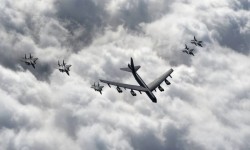 美國派遣B-52轟炸機進駐烏山基地